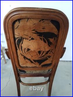 Fauteuil d'époque art nouveau ancien estampillé UNGVAR UNGARN 1900 à restaurer Fauteuil d'époque art nouveau ancien estampillé UNGVAR UNGARN 1900 à restaurer