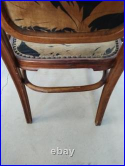Fauteuil d'époque art nouveau ancien estampillé UNGVAR UNGARN 1900 à restaurer Fauteuil d'époque art nouveau ancien estampillé UNGVAR UNGARN 1900 à restaurer