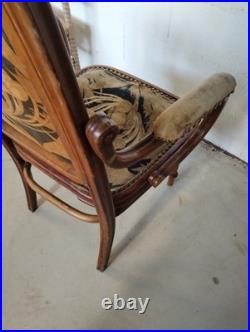 Fauteuil d'époque art nouveau ancien estampillé UNGVAR UNGARN 1900 à restaurer