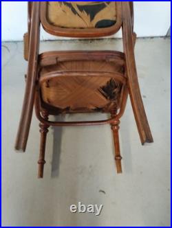 Fauteuil d'époque art nouveau ancien estampillé UNGVAR UNGARN 1900 à restaurer Fauteuil d'époque art nouveau ancien estampillé UNGVAR UNGARN 1900 à restaurer