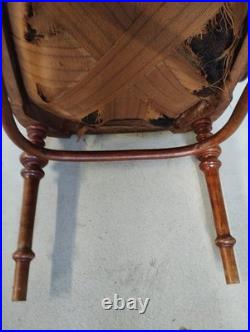 Fauteuil d'époque art nouveau ancien estampillé UNGVAR UNGARN 1900 à restaurer Fauteuil d'époque art nouveau ancien estampillé UNGVAR UNGARN 1900 à restaurer