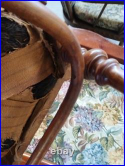 Fauteuil d'époque art nouveau ancien estampillé UNGVAR UNGARN 1900 à restaurer