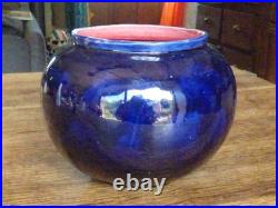 Jolie et ancien vase boule en barbotine décor floral collection art nouveau