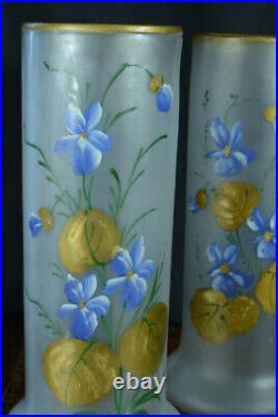 Paires de vases ancien Art Nouveau verre givré fleurs bleues et feuillages or
