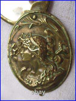 Petit miroir ancien Art Nouveau laiton embouti