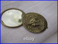 Petit miroir ancien Art Nouveau laiton embouti