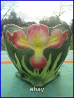 Pot de fleurs ancien en faïence de barbotin Iris Art Nouveau France Antique flo