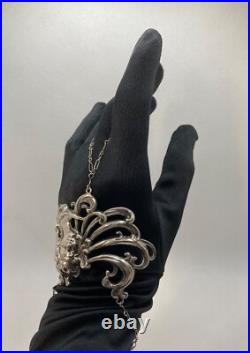 RARE Manchette-bracelet ancien couleur argenté Art Nouveau tête de femme