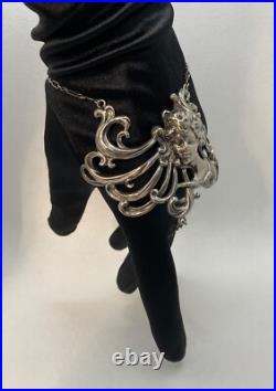 RARE Manchette-bracelet ancien couleur argenté Art Nouveau tête de femme