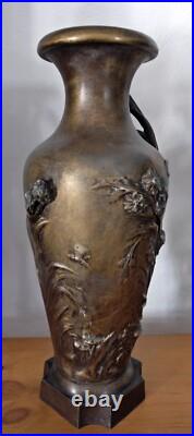 Vase ancien signé Auguste Moreau Régule à décor floral Art Nouveau Vase ancien signé Auguste Moreau Régule à décor floral Art Nouveau